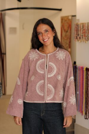 Chaqueta india bordada maquillaje
